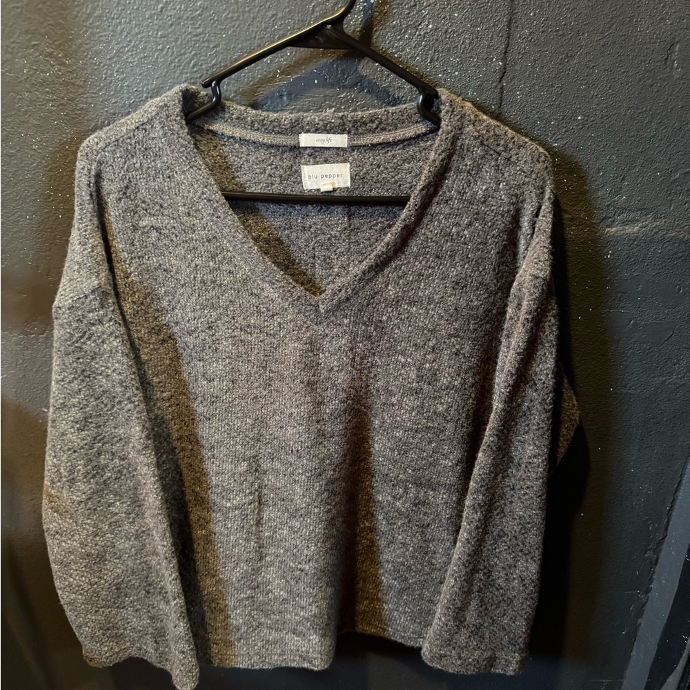 Womenโs Blu Pepper Cozy Life Gray V-Neck Sweater